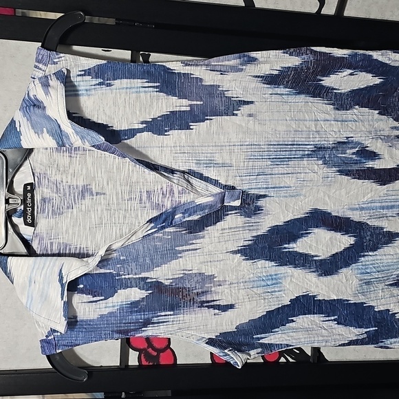 David Cline Sleeveless Blouse with Graphic Design Size Medium - Picture 2 of 4